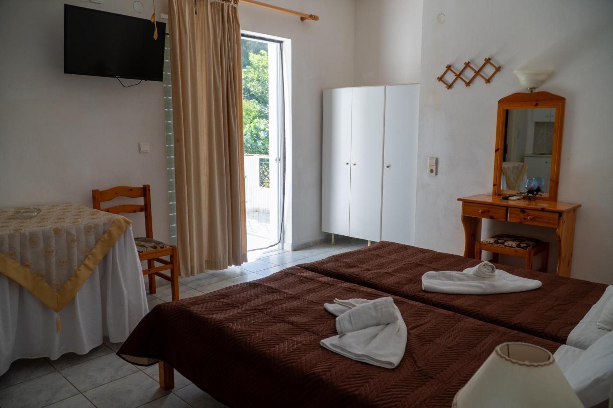Pagona Hotel Лутра Едипсу Екстериор снимка