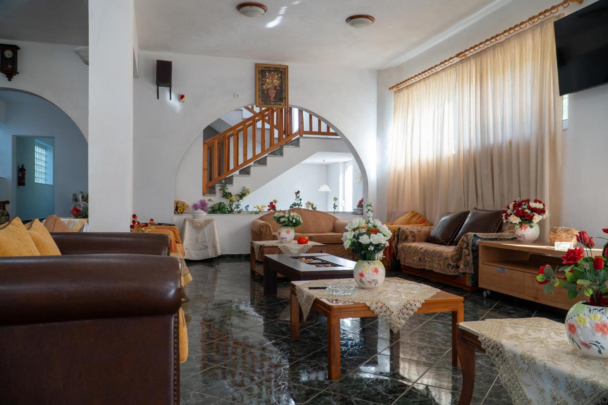 Pagona Hotel Лутра Едипсу Екстериор снимка