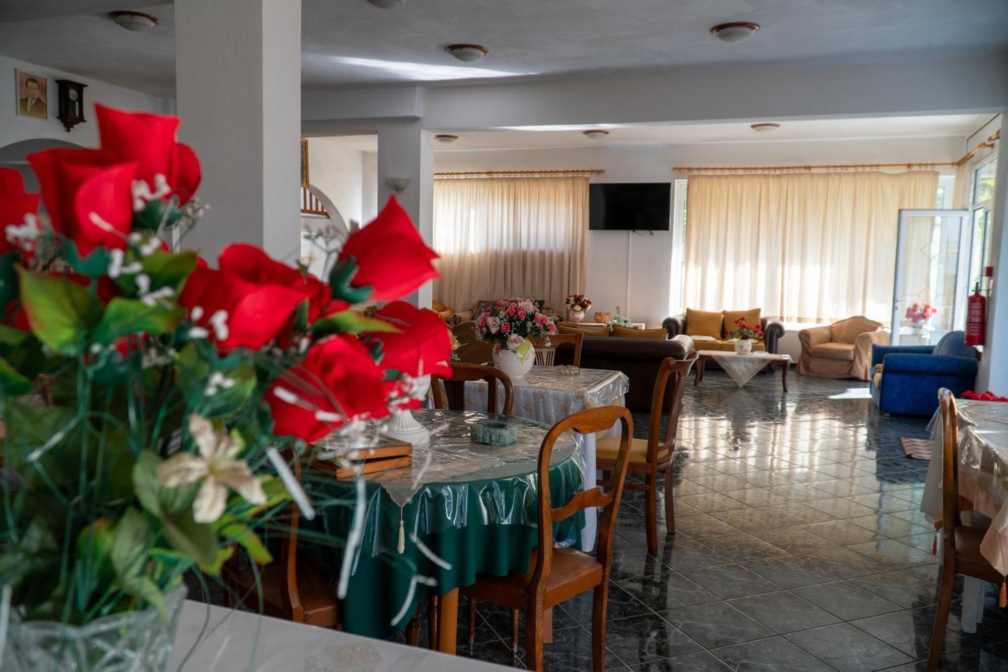 Pagona Hotel Лутра Едипсу Екстериор снимка
